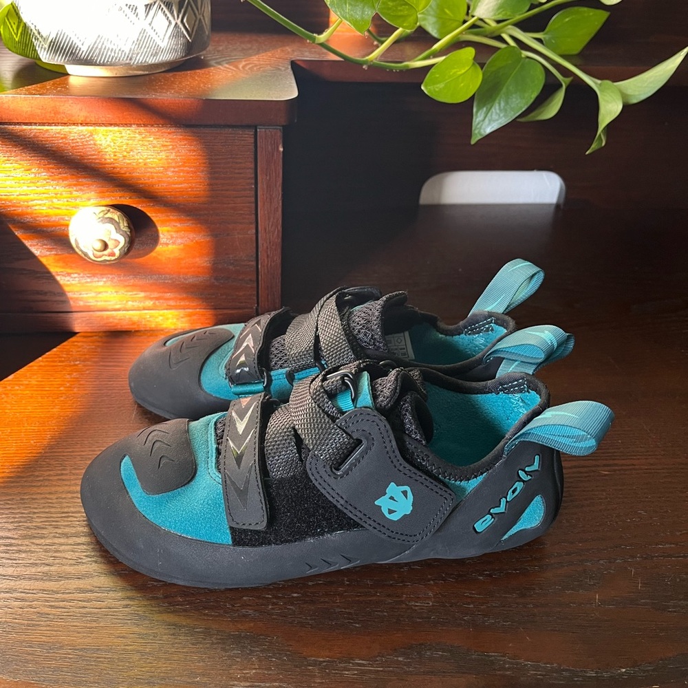 Kira Climbing Shoes - Women's Size 7